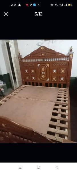 taali wooden bed almost new less used 4