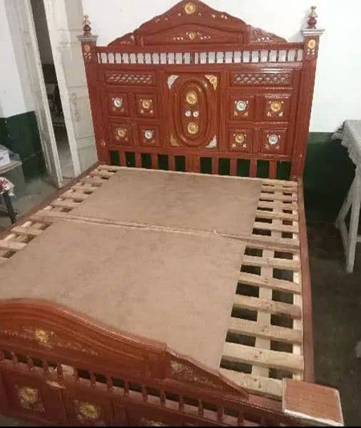 taali wooden bed almost new less used 5