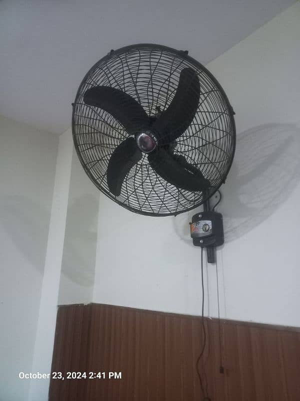 Mega Bracket Fan New Condition 3