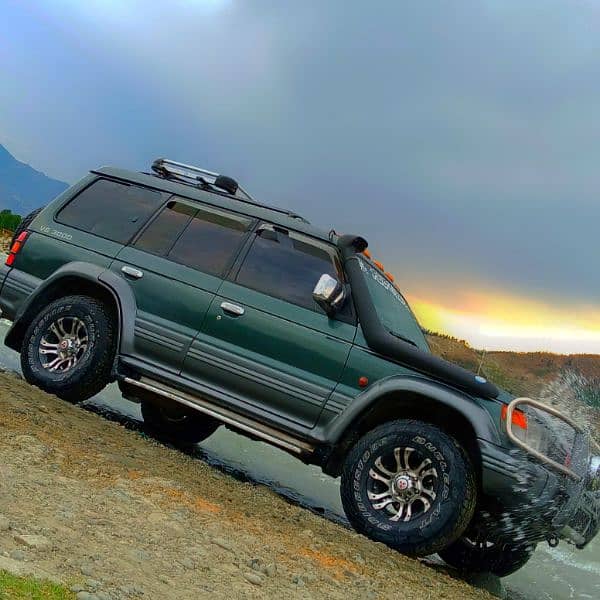 Mitsubishi Pajero 1992 2