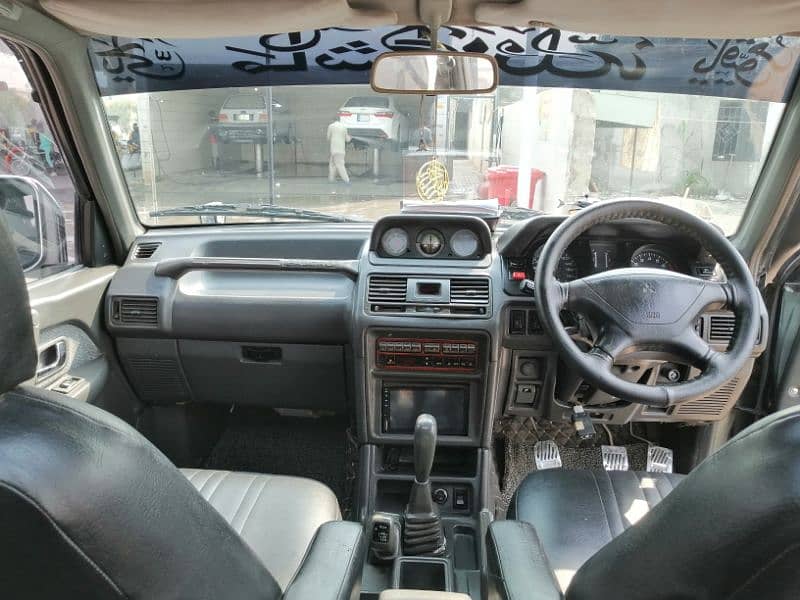 Mitsubishi Pajero 1992 5