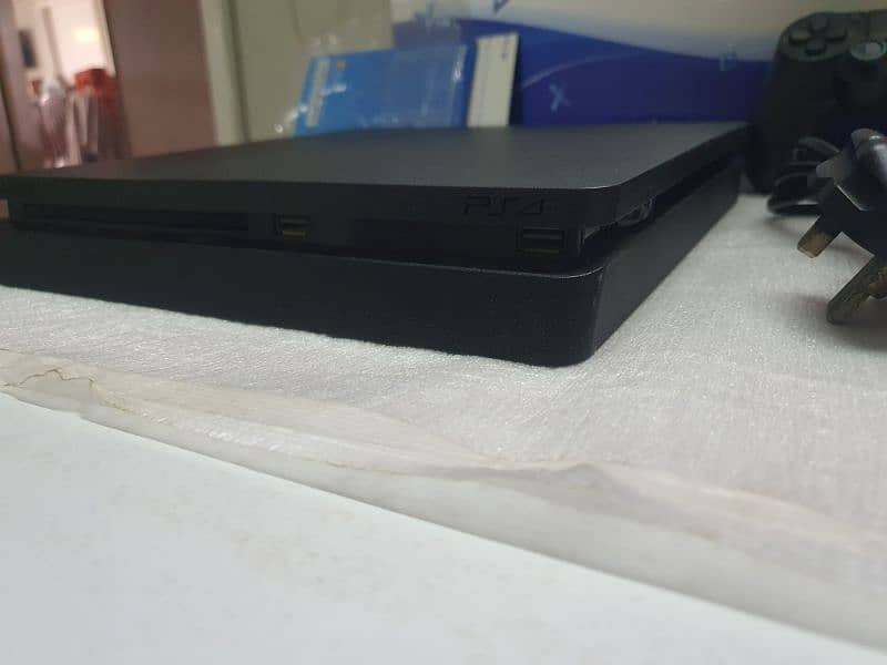 Ps4 slim 500gb mint condition 2