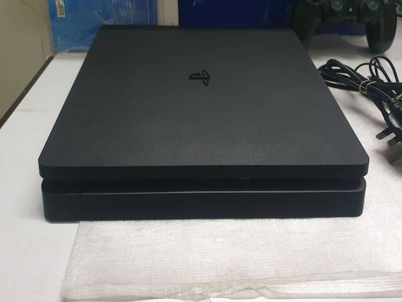 Ps4 slim 500gb mint condition 3