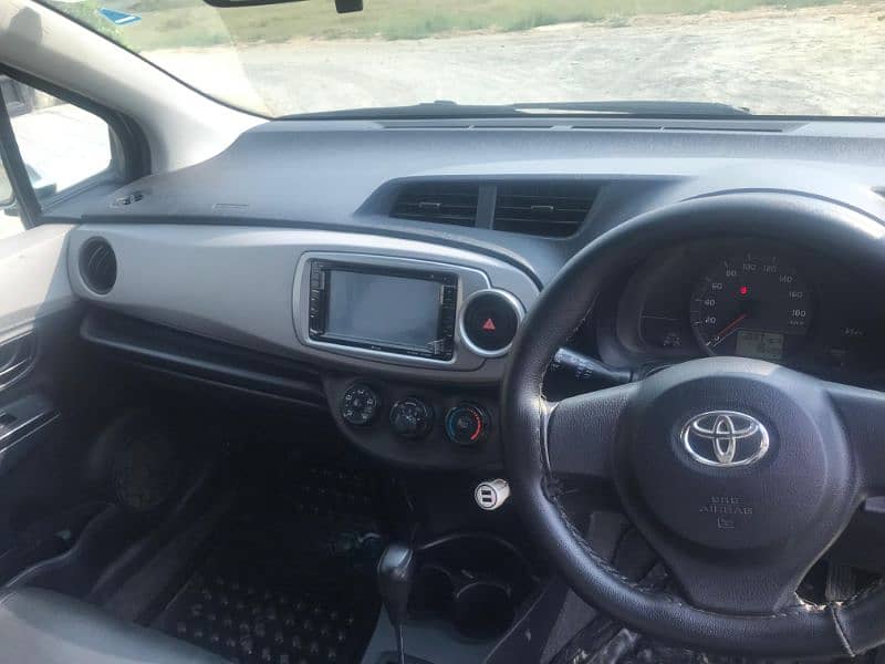 Toyota Vitz 2011 6