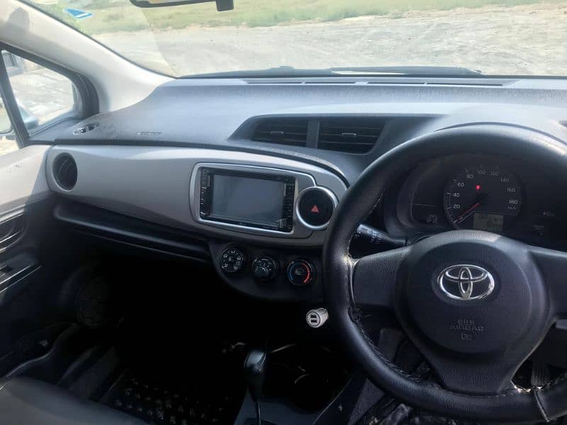 Toyota Vitz 2011 8