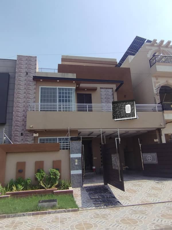 10 Marla House for Sale in LDA Avenue, M Block 5 Bedrooms, 330 Lac 0