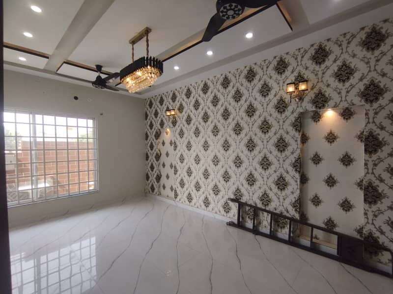 10 Marla House for Sale in LDA Avenue, M Block 5 Bedrooms, 330 Lac 1