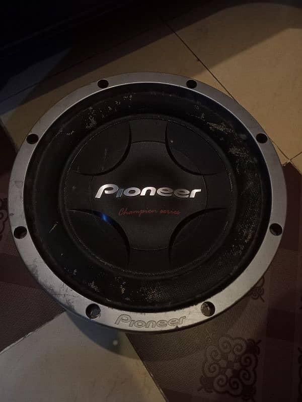 Pioneer original woofer with wooden box 0