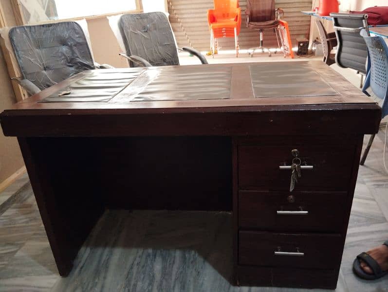 office Table for sale 0