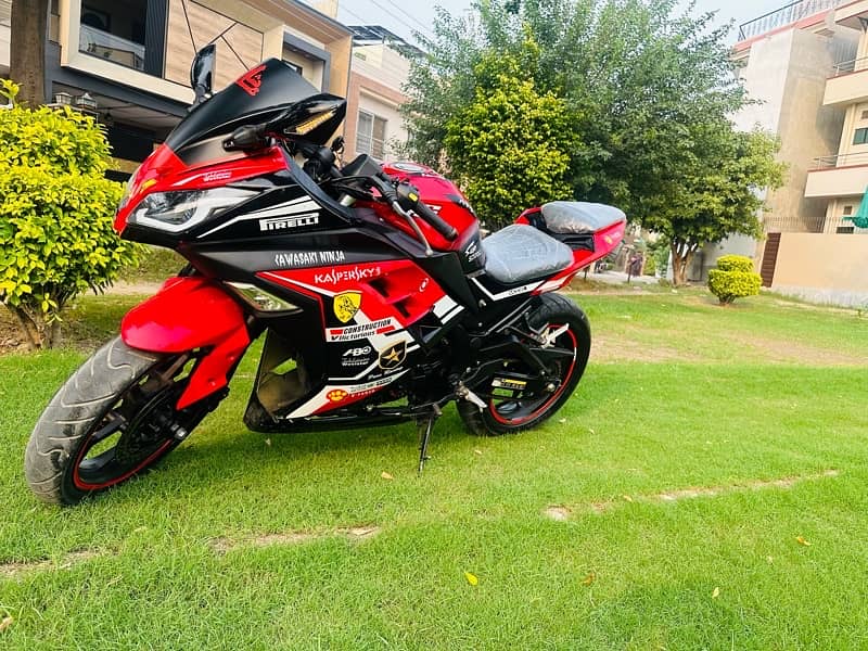 2023 model Kawasaki ninja brand new condition non exeident first owner 7