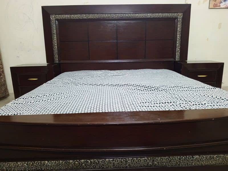 King size Bed with dressing table and side tables 5