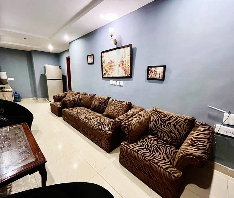 Daily Basis "Indulge in Elegance: Luxurious One-Bedroom Furnished Apartment for Rent in Gulberg Heights" 4