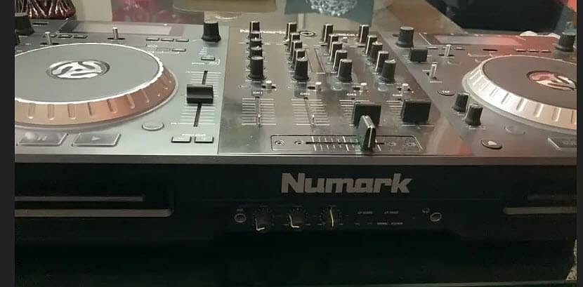 Numark Mixdeck Quard 4