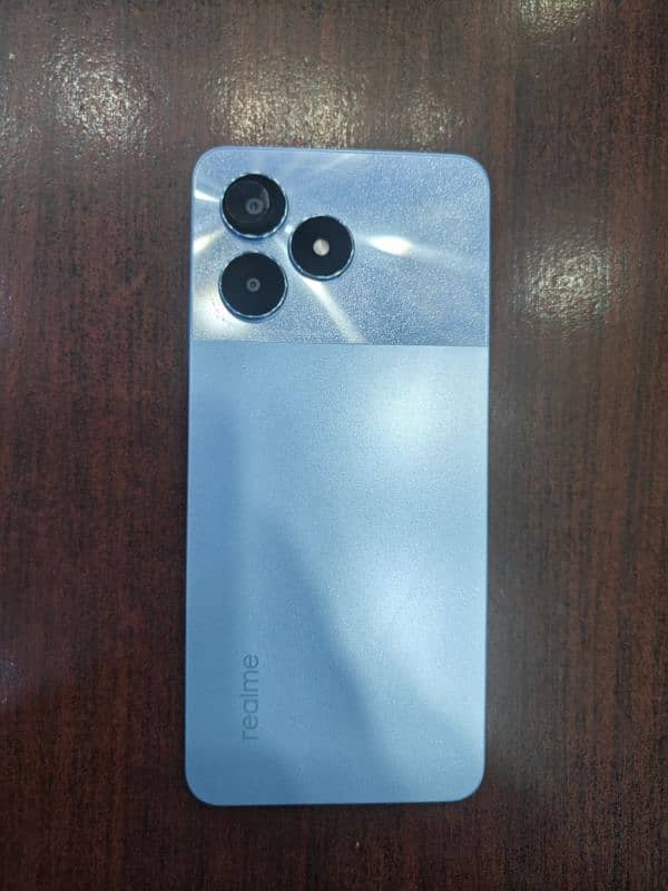 hi I am selling realme note 50 1