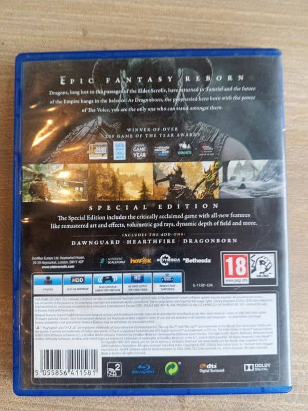 skyRim PS4 game cd 3