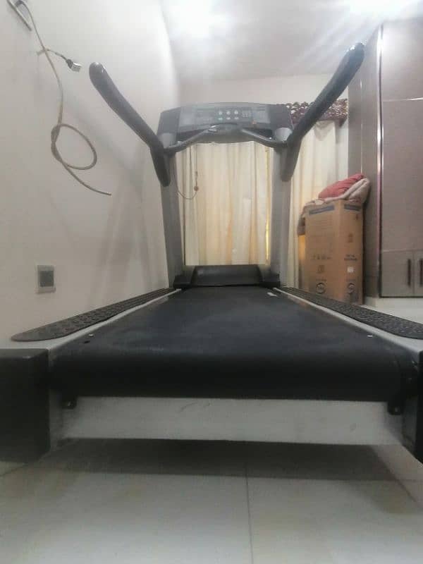 Life Fitness just like new treadmill in Excellent condition 2