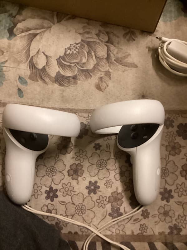 Oculus Quest 2 10/10 urgent sale 3