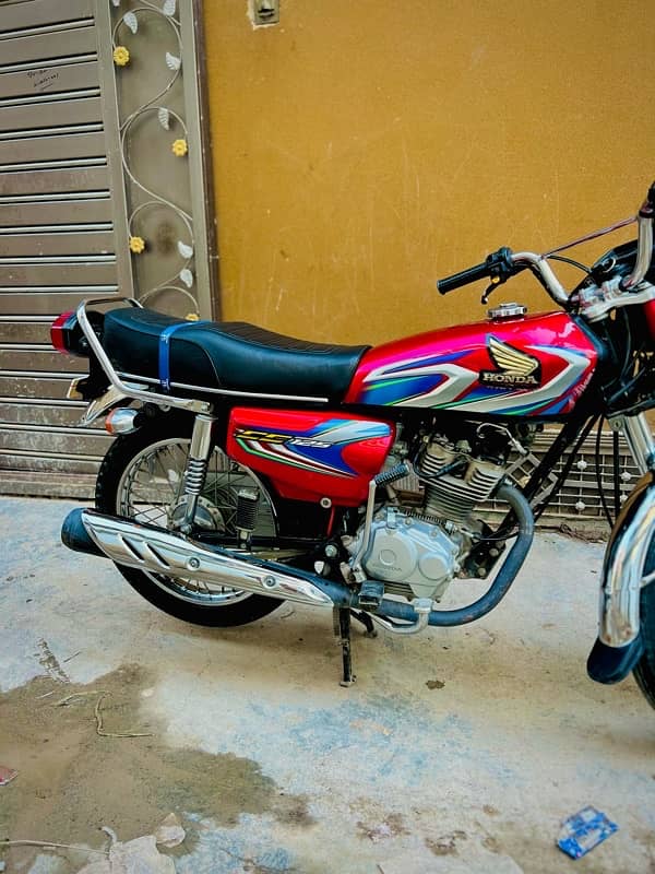 Honda 125  2022 model red colour 0