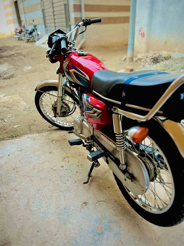 Honda 125  2022 model red colour 2