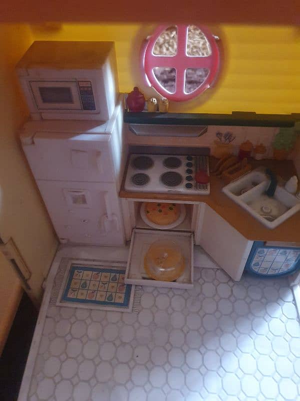 imported  used doll house 1