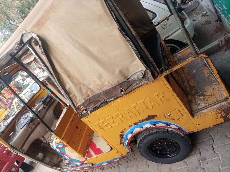 Tej Raftaar Riksha 6 seater 11