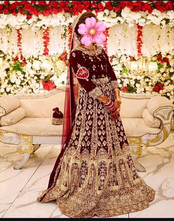 mehroon valvet lehnga 0