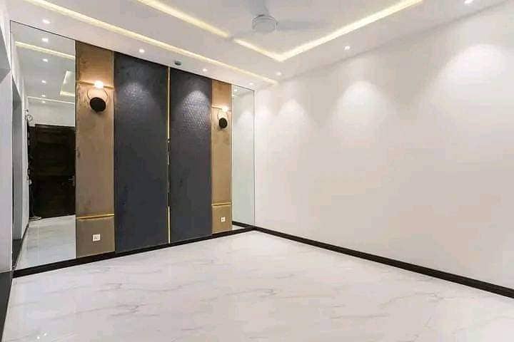 1 kanal Full House Is Available For Rent In DHA Phase 5 Lahore At Super Hot Location. 6