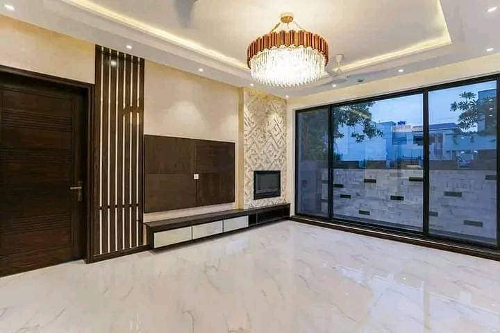 1 kanal Full House Is Available For Rent In DHA Phase 5 Lahore At Super Hot Location. 9