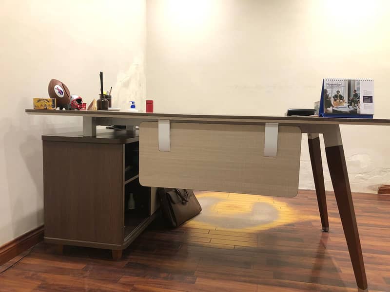 EXECUTIVE TABLE,CUBICAL TABLE AND WORKSTATION TABLE 0