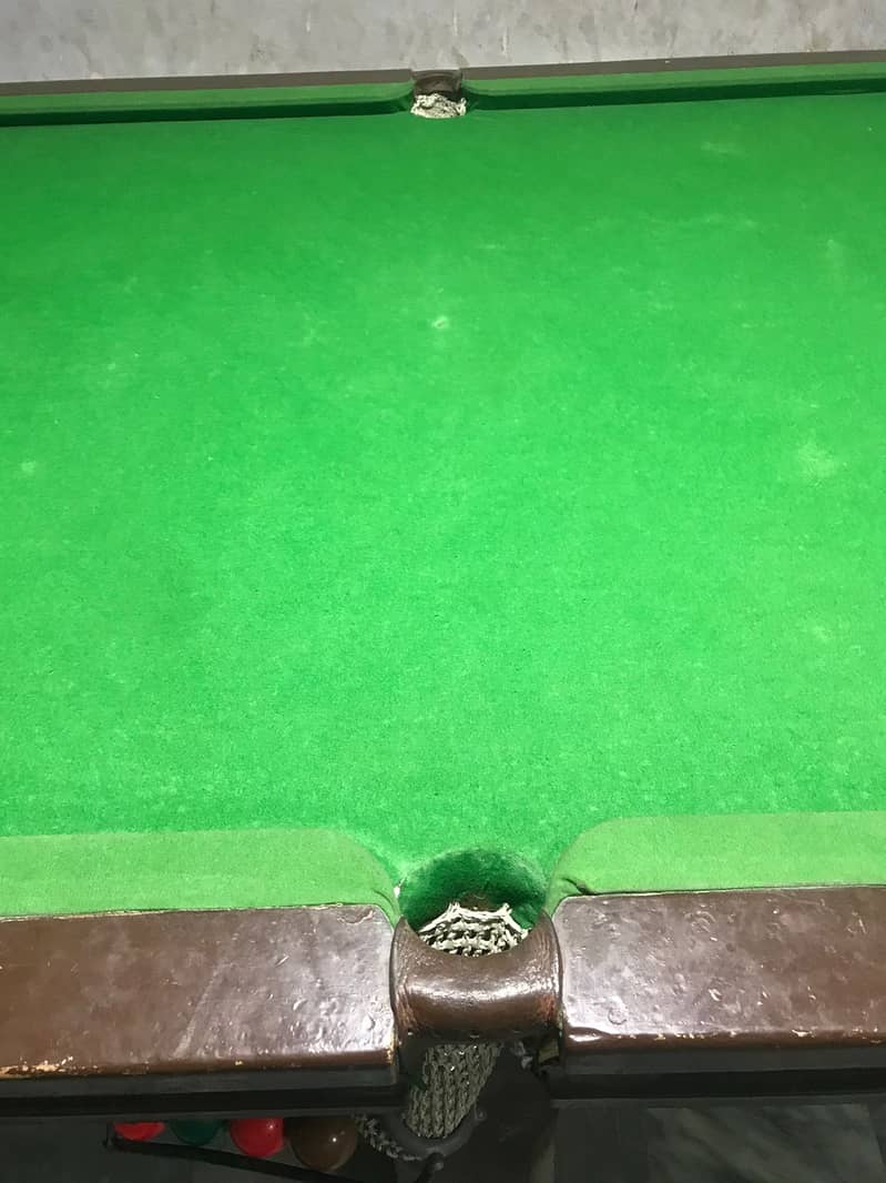 5/10 SNOOKER TABLE FOR SALE NORMAL CONDITION 1