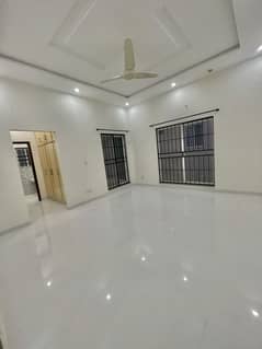 DREAM HOME OFFERS one kanal upper portion Is Available For Rent In DHA Phase 4 Lahore At Super Hot Location. 0