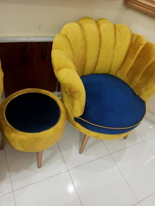 flower chairs with table color yellow and blue 2