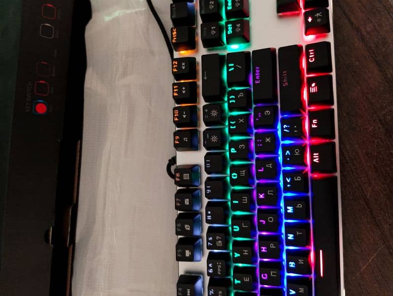 Zero Mechanical gaming keyboard running rgb lights 2