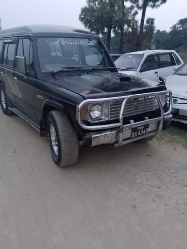 Mitsubishi Pajero 1989 2