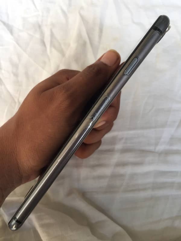 I am selling iPhone 8+ used 4