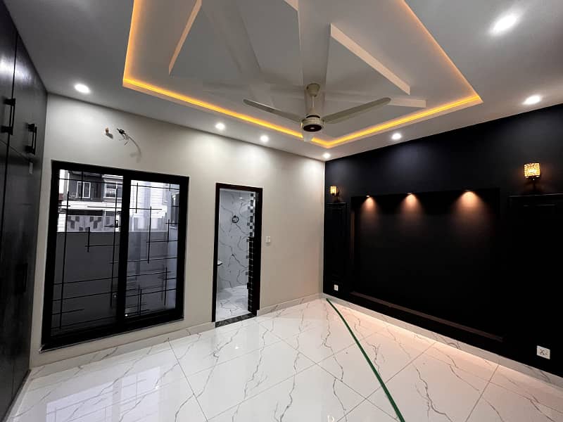 Ten Marla Non-Furnished Brand New Upper Portion Available For Rent In Bahria Town, Lahore. 2