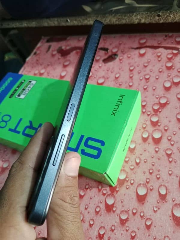 Infinix smart 8 plus 4+4 64 Full box. 3