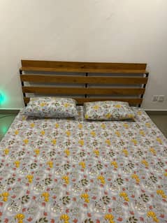 Selling bed with mattress