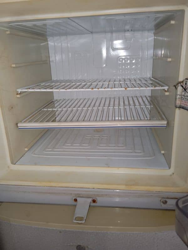 Dawlance small fridge 5