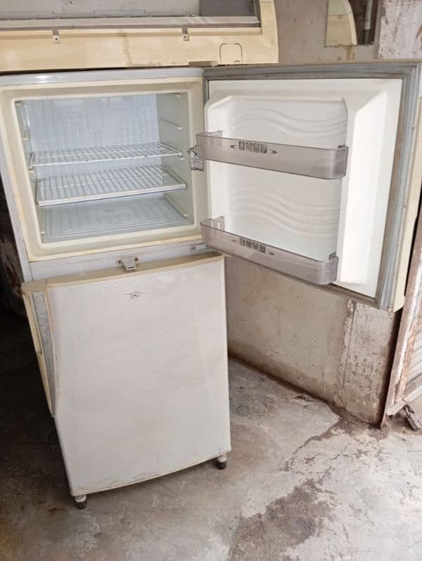 Dawlance small fridge 7