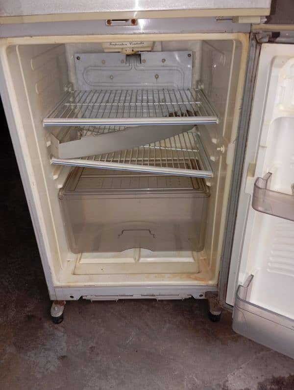 Dawlance small fridge 9