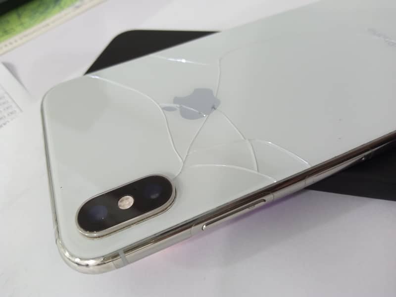 APPLE IPHONE XS MAX NON PTA BUT ONIC SIM WORKING 9