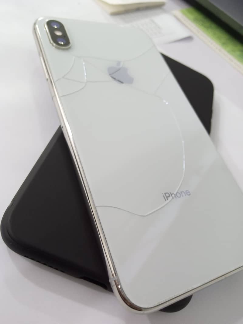 APPLE IPHONE XS MAX NON PTA BUT ONIC SIM WORKING 11