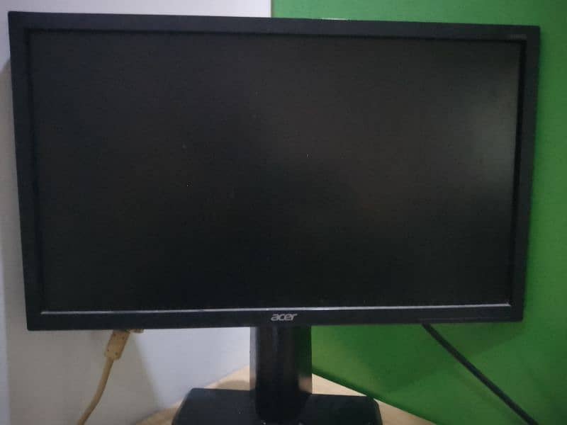 22 Inch Acer Monitor with Desktop 0