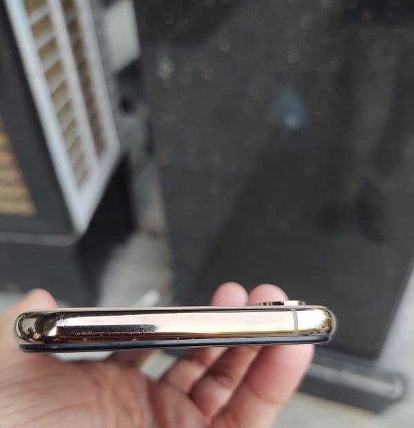 iphone xs sim working camera phone neat condition 10