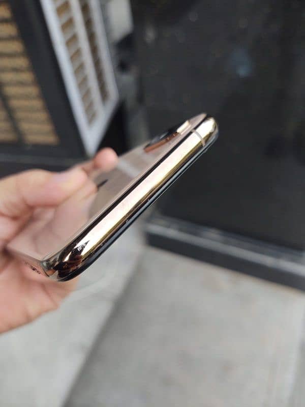 iphone xs sim working camera phone neat condition 18