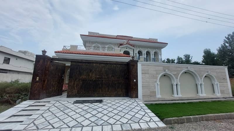 Prime Location House Sized 20 Marla In Shaheen Housing Scheme 0