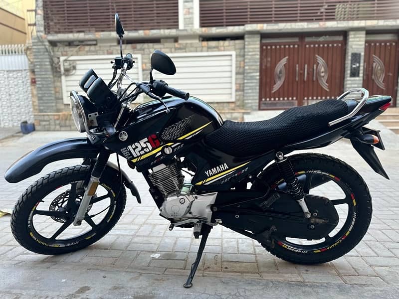 YBR 125G 1