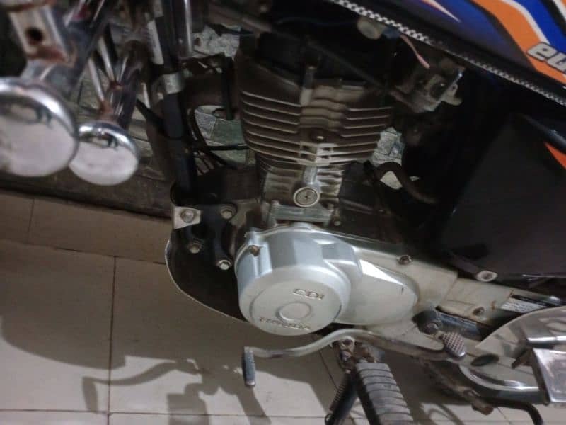 Honda 125  Black 2