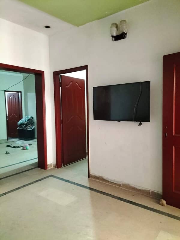 8 marla lower portion for rent in johar town near shadiwal chok for Family and female and bachelor Silent office (Call center + Software house) 8